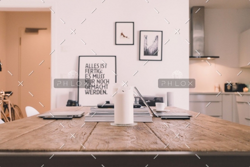 photo-1452457436726-a8e6ea2adf29